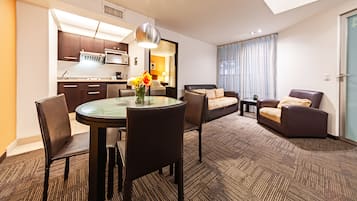 Suite Deluxe | Private kitchen | Coffee/tea maker