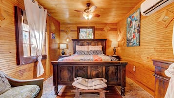 Standard Bungalow, 1 Bedroom, Non Smoking (Costa Rican Bungalow) | 1 bedroom, individually decorated, iron/ironing board, free WiFi