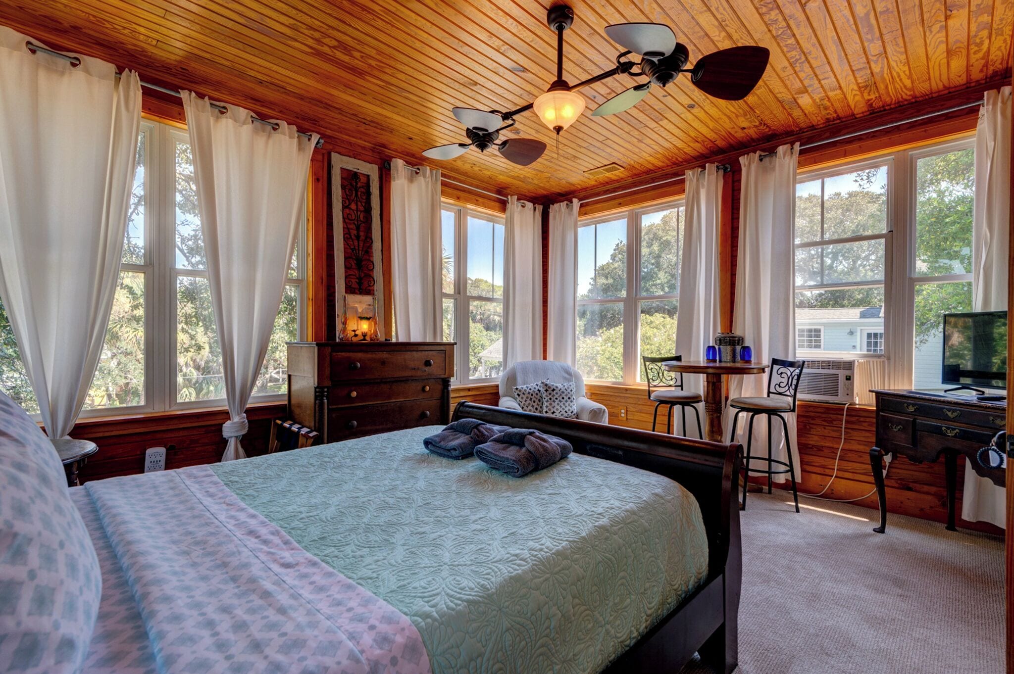 标准套房, 1 间卧室, 无烟房 (Quen Anne Suite) | 特色装修、熨斗/熨衣板、免费 WiFi、床单