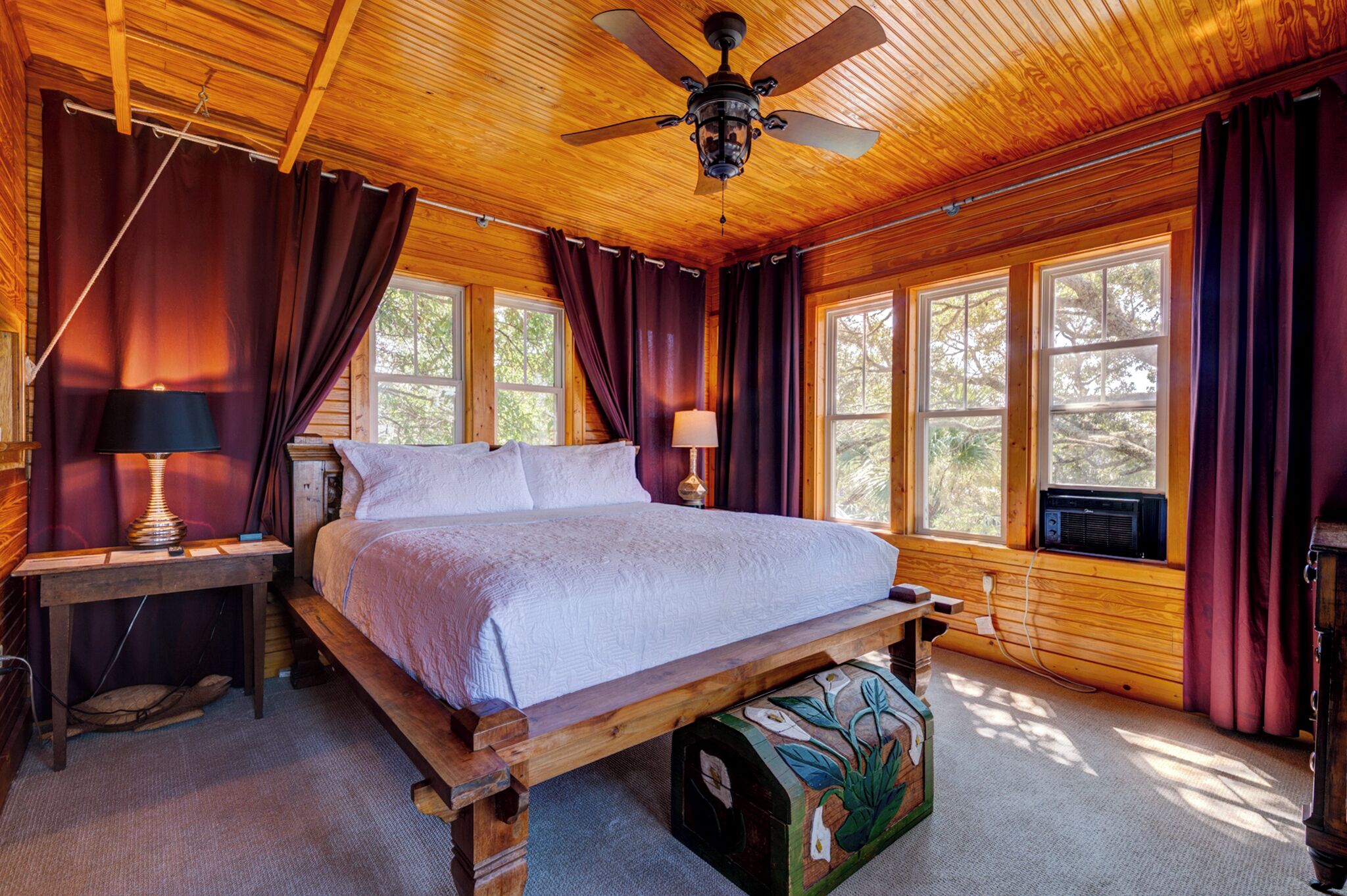 Standard Room, 1 Bedroom, Non Smoking (King's Tower Suite) | Individually decorated, iron/ironing board, free WiFi, bed sheets