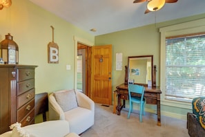 Standard Suite, 1 Bedroom, Non Smoking (Prince Folly Suite)