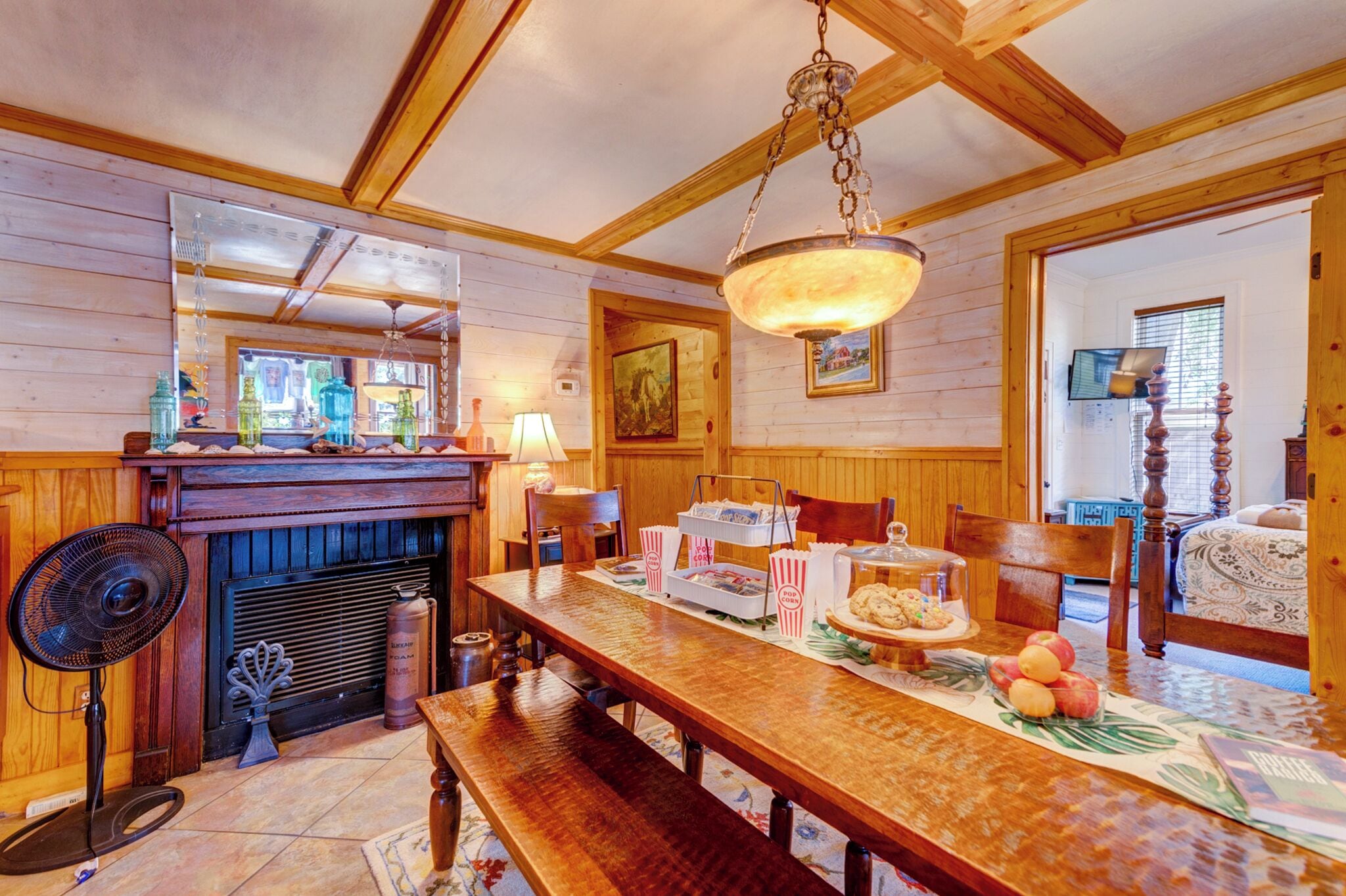 标准单人房, 1 间卧室, 无烟房 (Little Annie Suite) | 起居区 | 33-英寸智能电视（配备卫星频道）、电视、Hulu