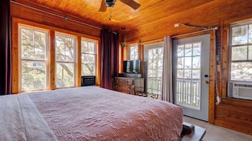 Habitación estándar, 1 habitación, para no fumadores (King's Tower Suite) | 1 habitación, decoración personalizada y tabla de planchar con plancha