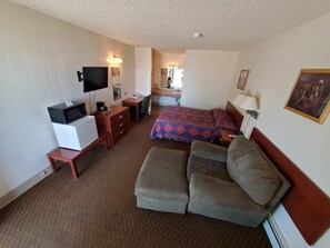 Room, 1 Queen Bed, Non Smoking | Desk, blackout curtains, iron/ironing board, free WiFi - Riverside Inn (Glendive)