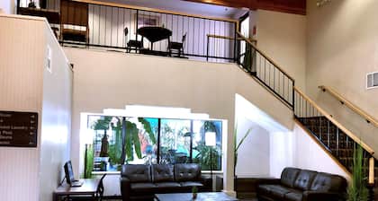 Navajoland Inn