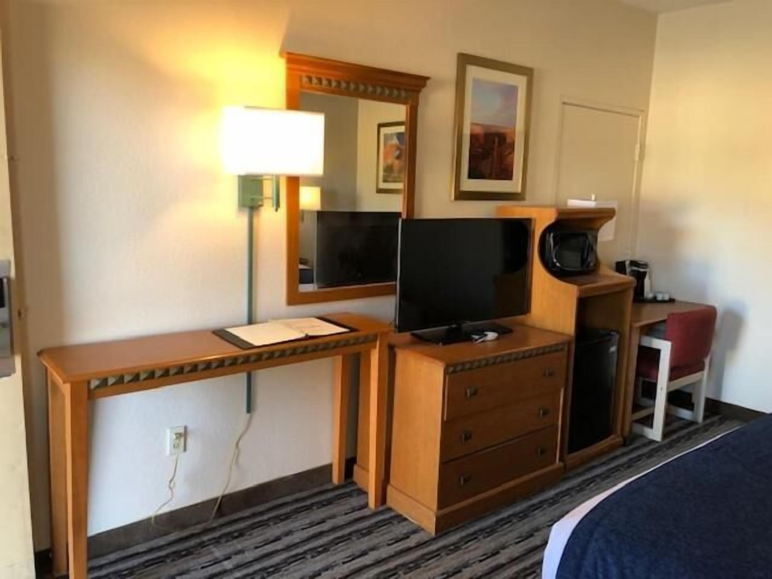 desk, soundproofing, iron/ironing board, free wifi