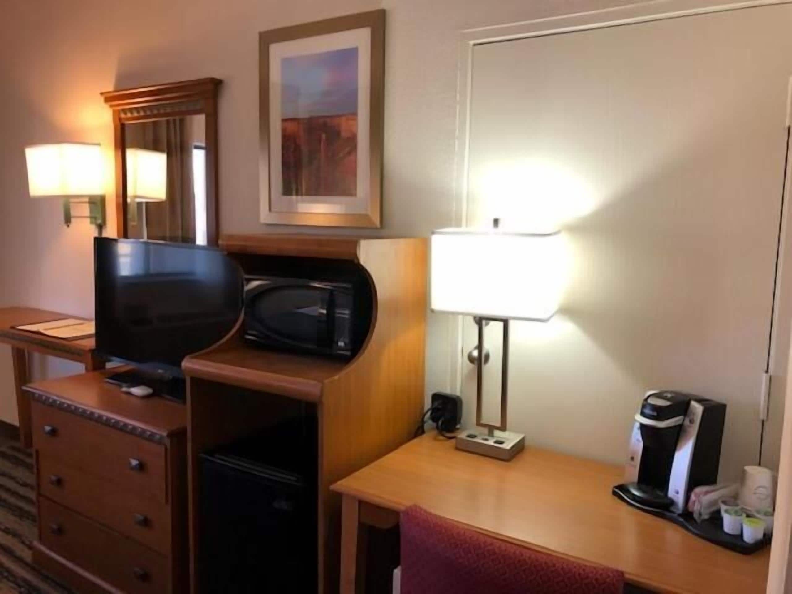 desk, soundproofing, iron/ironing board, free wifi