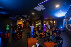 Cocktail bar - Sky Star Hotel (Yangon)