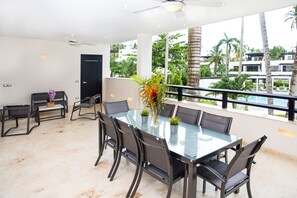 Apartment 4 Bedroom Pool View - Breakfast Included in first 7 nights | Vue du balcon