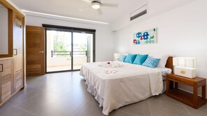 Apartment, 3 Bedrooms, Pool View - Breakfast Included in first 7 nights  | 1 chambre, literie de qualité, coffre-fort, décor unique
