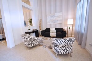 4 Bedroom Home | Living area