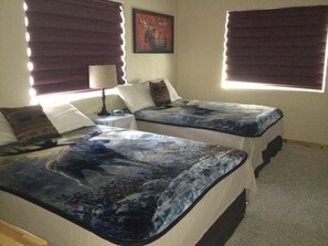 Free WiFi, bed sheets - Twin Peaks Lodge and RV Park (Seward)