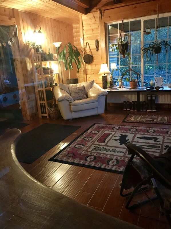 Lobby - Twin Peaks Lodge and RV Park (Seward)