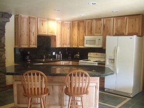 Shared fridge, microwave - Twin Peaks Lodge and RV Park (Seward)