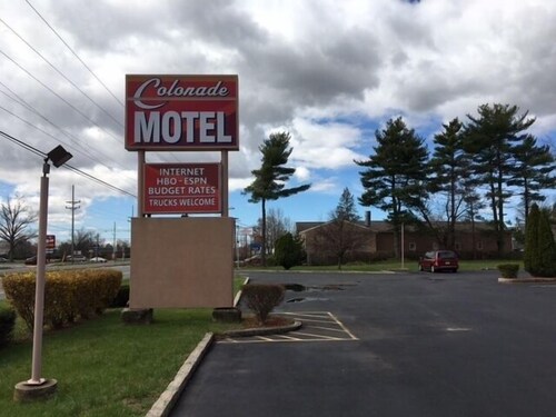 Colonade Motel