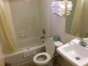 標準客房, 吸煙房 | 浴室 | 花灑/浴缸組合、免費梳洗用品、風筒、提供毛巾