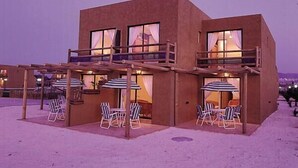 A modern building with multiple balconies and outdoor seating areas. - Apart Hotel Gran Pacifico (La Serena)