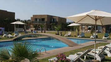 Outdoor pool, sun loungers