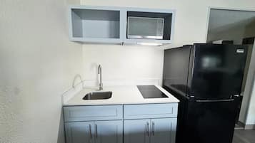 Premium bedding, pillowtop beds, desk, free WiFi