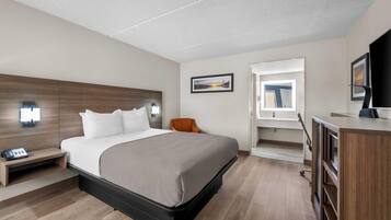 Rom – standard, 1 queensize-seng, ikke-røyk (First Floor) | Sengetøy av topp kvalitet, senger med overmadrass og skrivebord