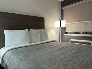 Premium bedding, pillowtop beds, desk, free WiFi - Parkway Inn (Odessa)