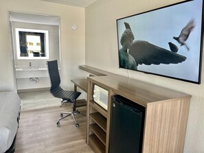 Ropa de cama de alta calidad, camas con pillow-top y escritorio 