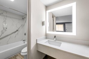 Standard Room, 1 Queen Bed, Non Smoking | Premium bedding, pillowtop beds, desk, free WiFi