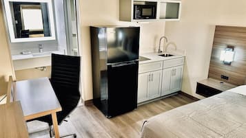 Refrigerador con freezer, microondas