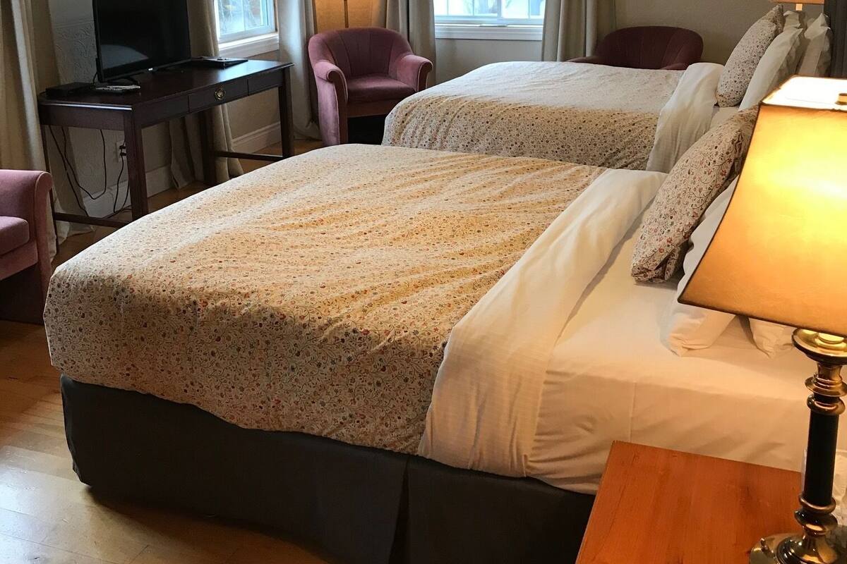 Kamar, 2 Tempat Tidur Queen | Setrika/meja setrika dan Wi-Fi gratis