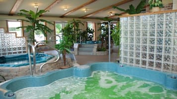 Couples treatment rooms, sauna, spa tub, steam room, body treatments