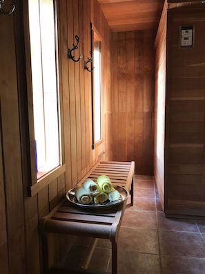 Couples treatment room(s), sauna, hot tub, steam room, body treatments