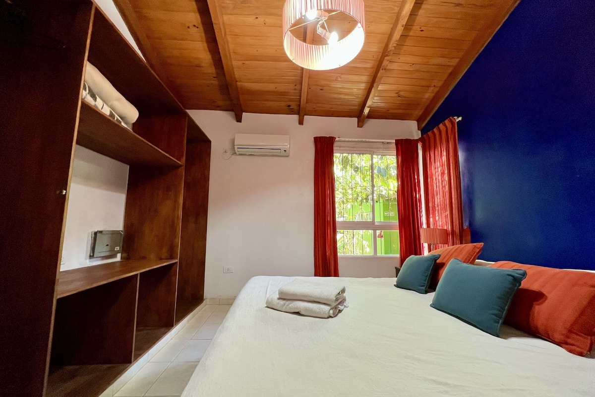 Caja fuerte, wifi gratis, ropa de cama