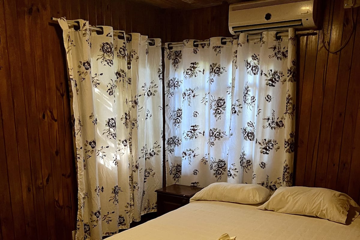 Cabaña (Cabaña Colonial) | Caja fuerte, wifi gratis, ropa de cama