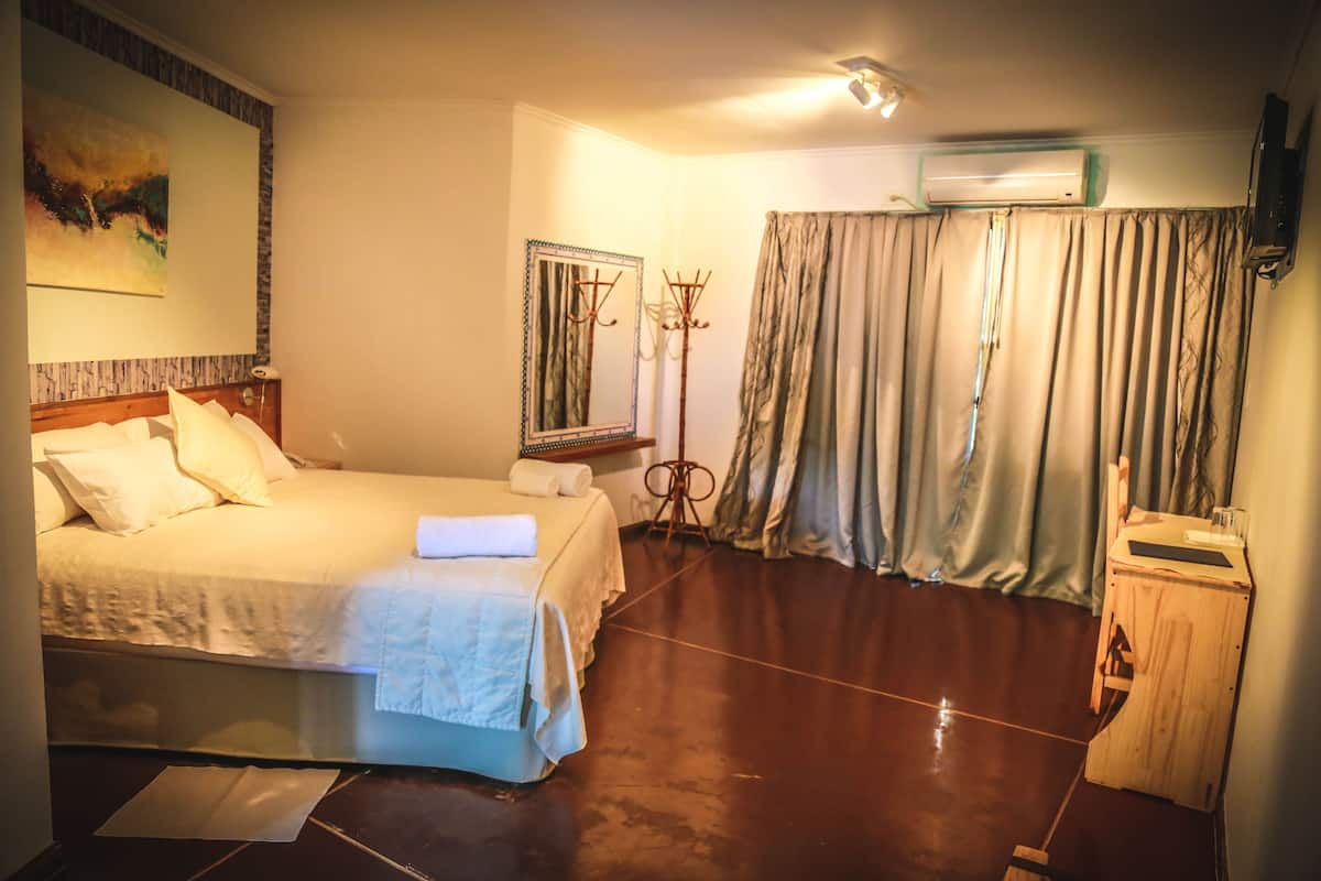 Habitación Deluxe | Caja fuerte, wifi gratis, ropa de cama