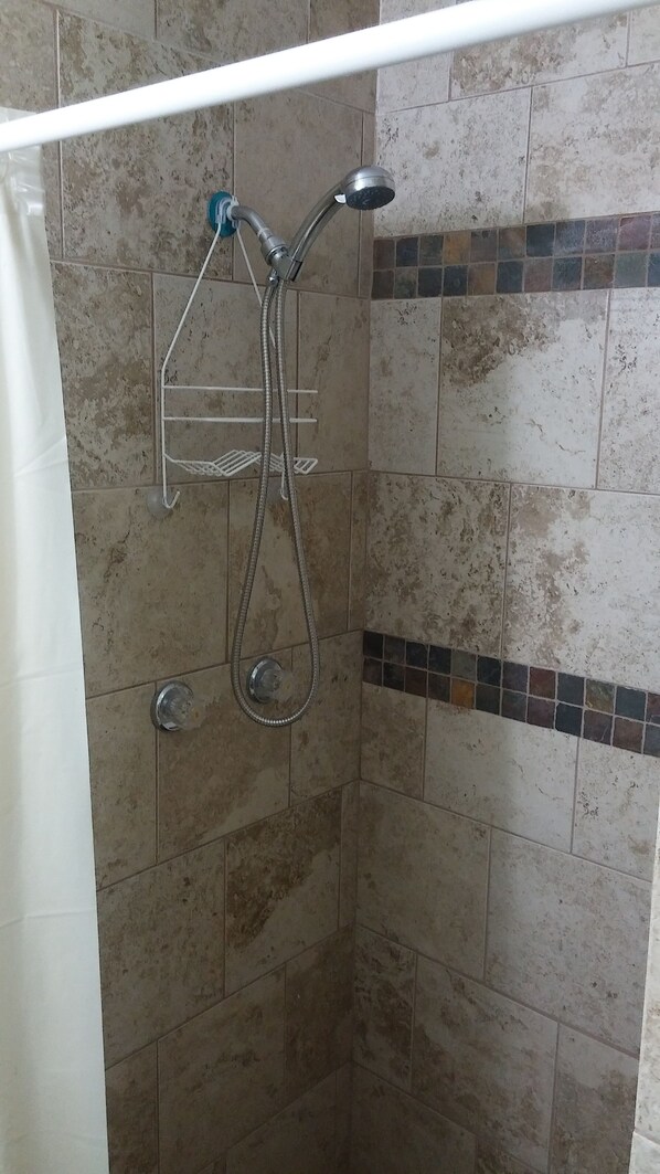 Economy Room, 1 Queen Bed | Bathroom shower