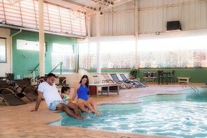 2 indoor pools, 2 outdoor pools, pool umbrellas - Hotel Fazenda Pocos de Caldas (Poços de Caldas)