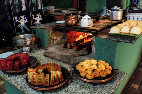 Café da manhã com buffet grátis todos os dias
