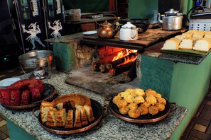 含每日吃到飽早餐