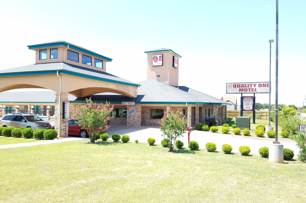 Quality One Motel