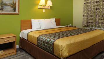 Suíte clássica, 1 cama King | Escrivaninha, ferros/tábuas de passar roupa, Wi-Fi de cortesia