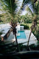 1 habitación, cortinas blackout y tabla de planchar con plancha 