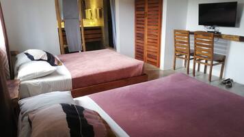 Deluxe Rustica | Blackout drapes, iron/ironing board, bed sheets