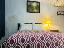 Habitación, 1 cama de matrimonio, no fumadores | Escritorio, tabla de planchar con plancha, wifi gratis y ropa de cama