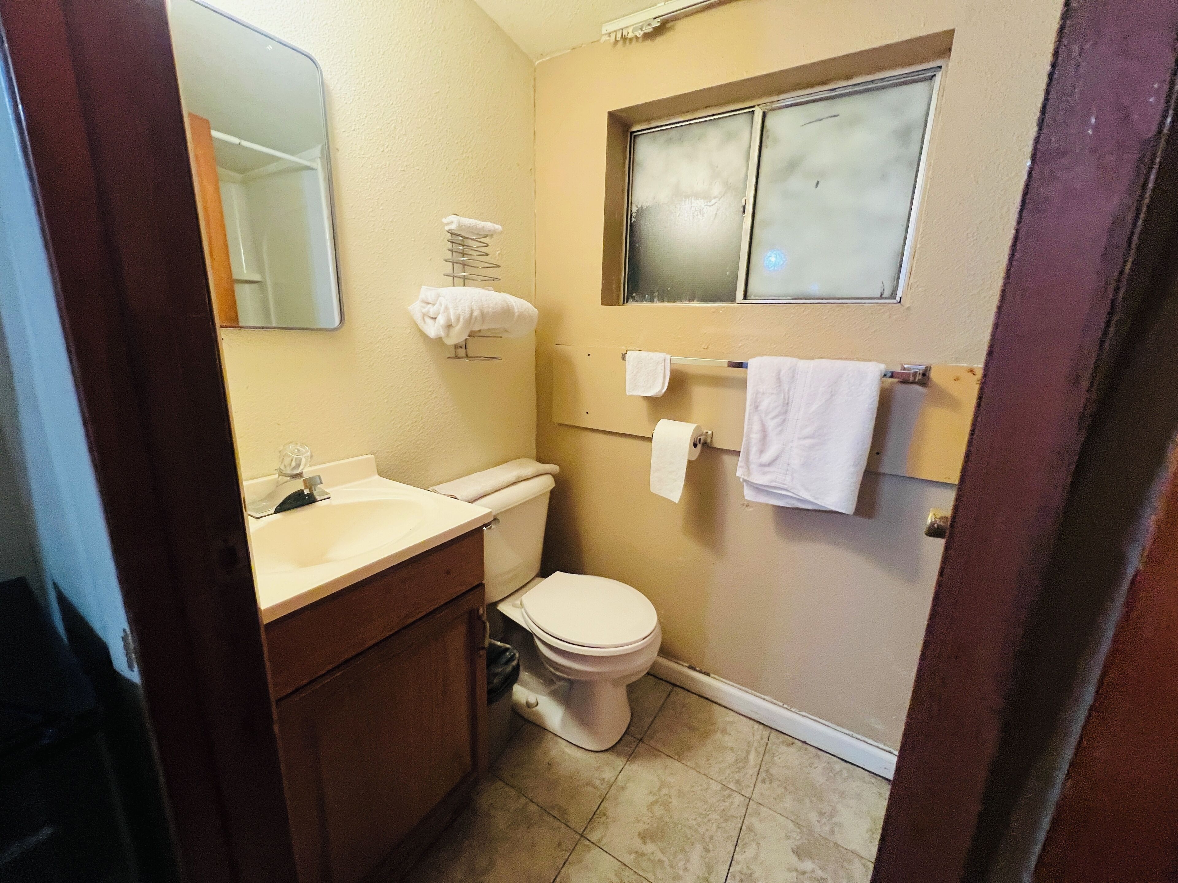 Zimmer, 1 Queen-Bett, Nichtraucher | Badezimmer | Kostenlose Toilettenartikel, Haartrockner, Handtücher