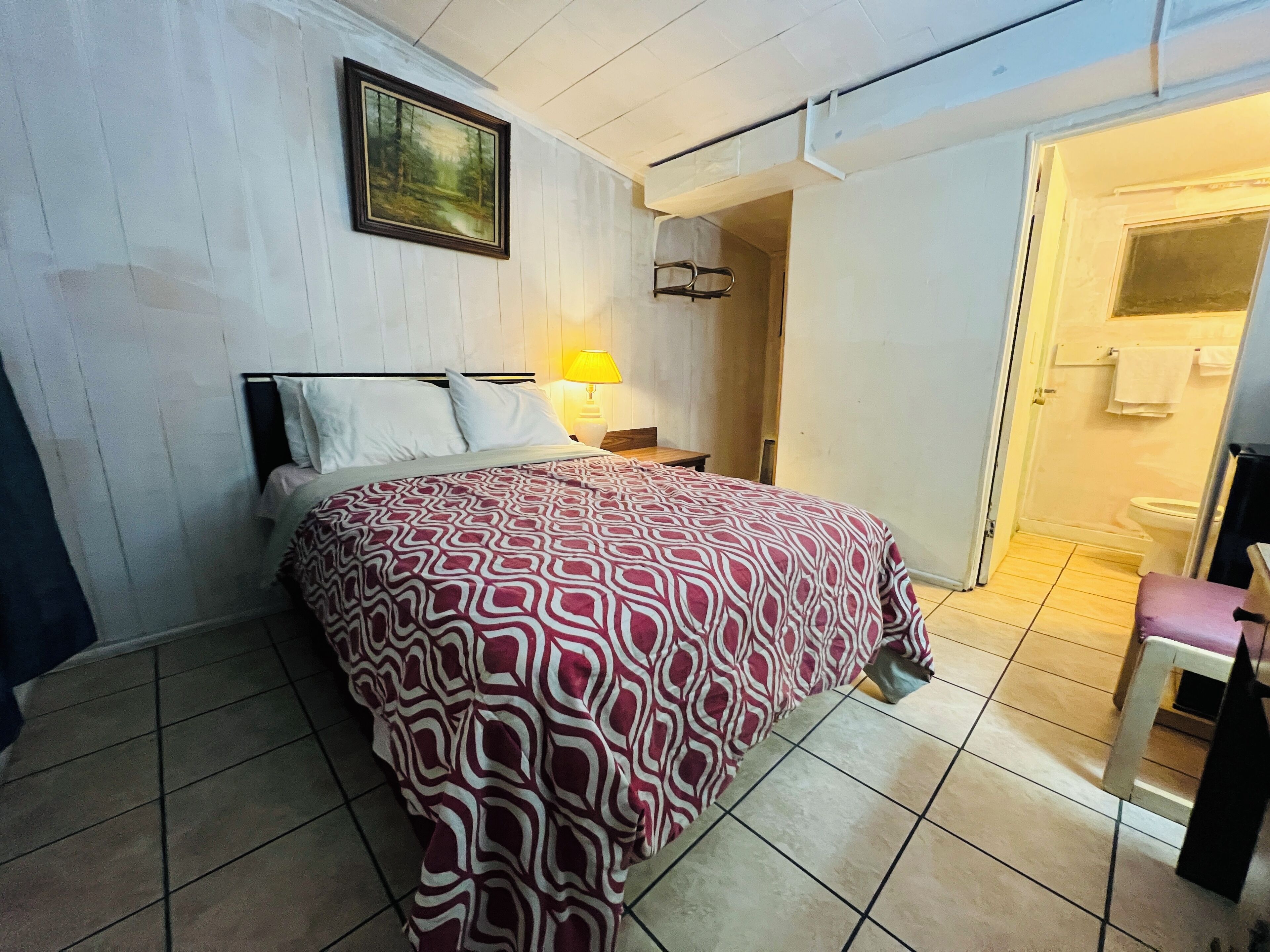 ルーム クイーンベッド 1 台 禁煙 | デスク、アイロン / アイロン台、WiFi (無料)、ベッドシーツ