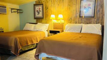 Zimmer, 2 Queen-Betten, Nichtraucher | Schreibtisch, BĂŒgeleisen/BĂŒgelbrett, kostenloses WLAN, BettwĂ€sche