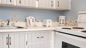 Classic Condo, 2 Bedrooms | Private kitchen | Fridge, microwave, oven, stovetop