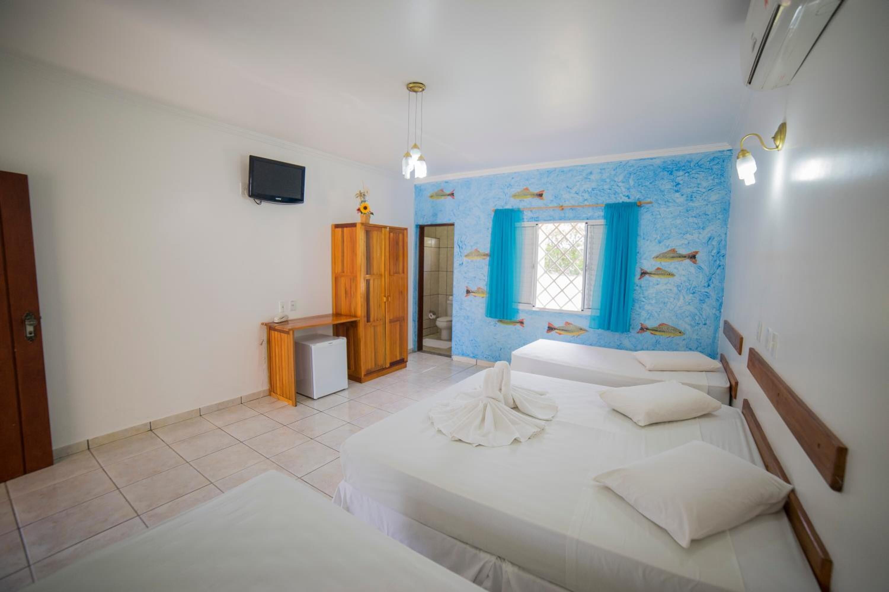 minibar, in-room safe, free wifi, bed sheets