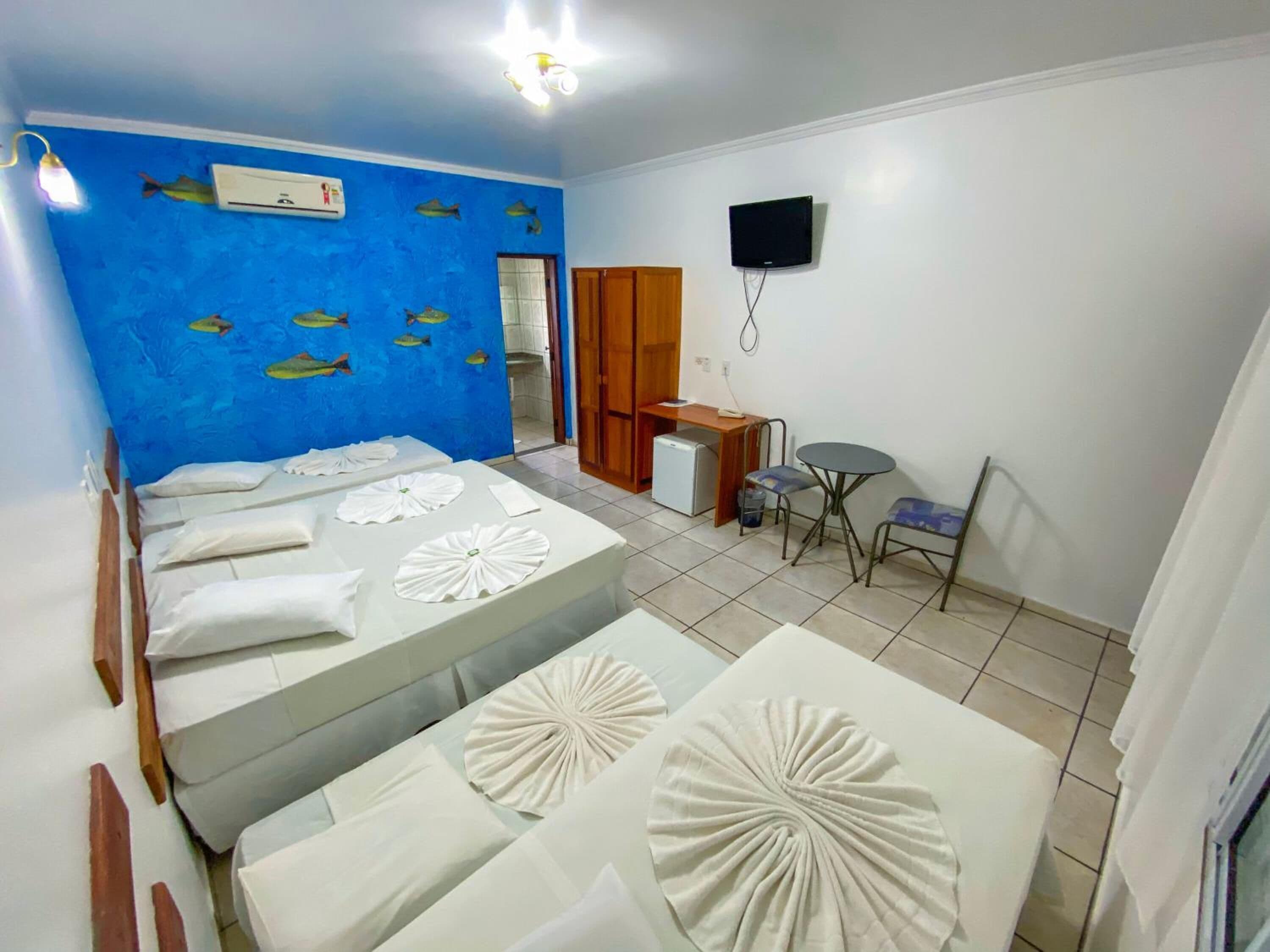 minibar, in-room safe, free wifi, bed sheets