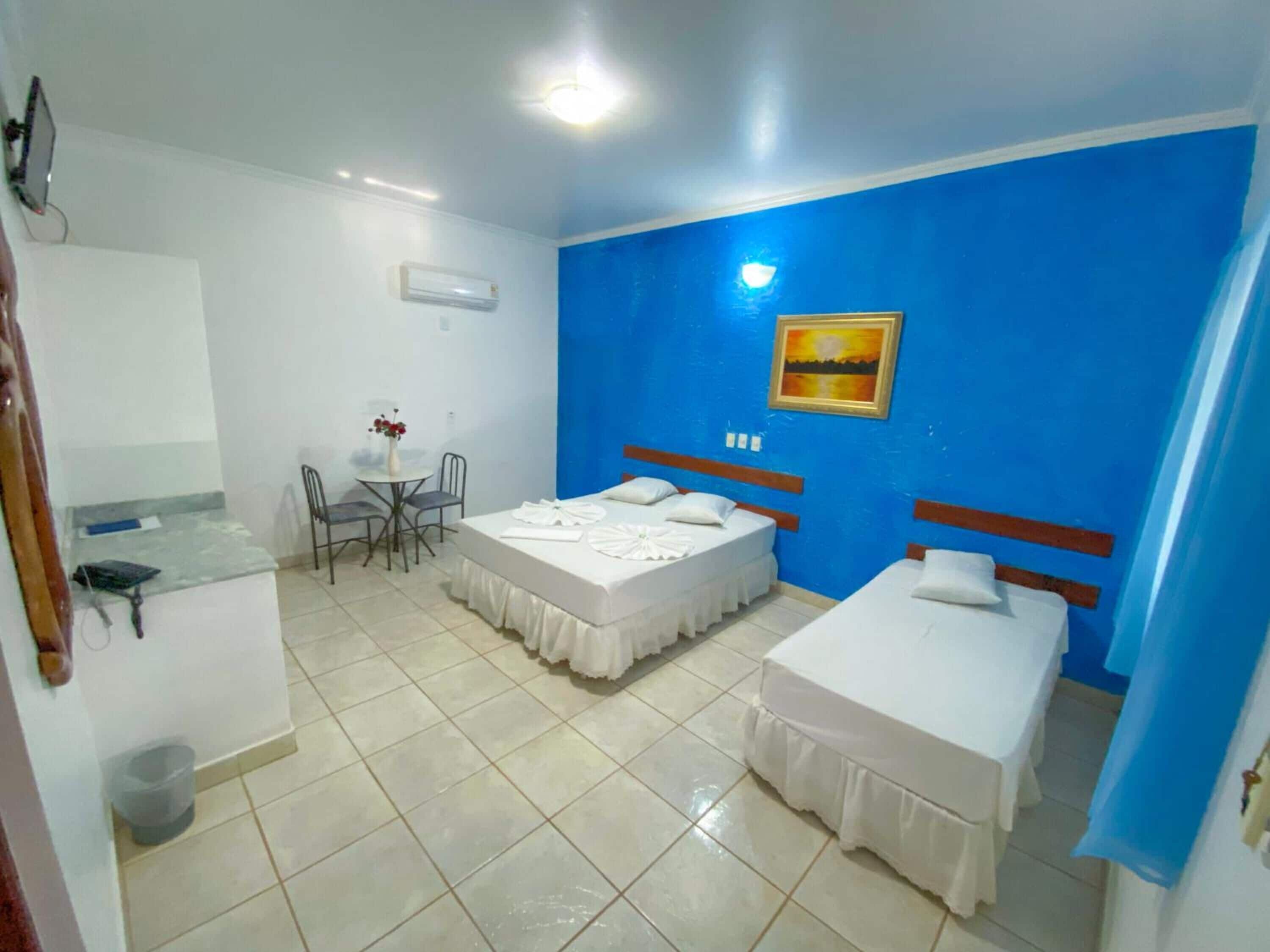 Habitación triple estándar | Minibar, caja fuerte, wifi gratis y ropa de cama